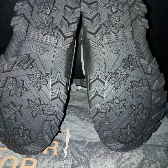 Girls The North Face Boots - Picture 2 of 5